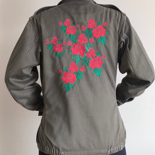 Veste Militaire Vintage Kaki – Broderie Roses Rouges – Armée Française Authentique